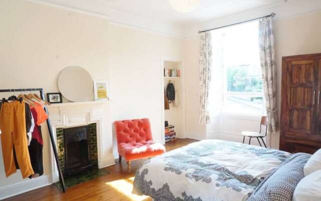 Bright 1 Bedroom Flat in Bonnington