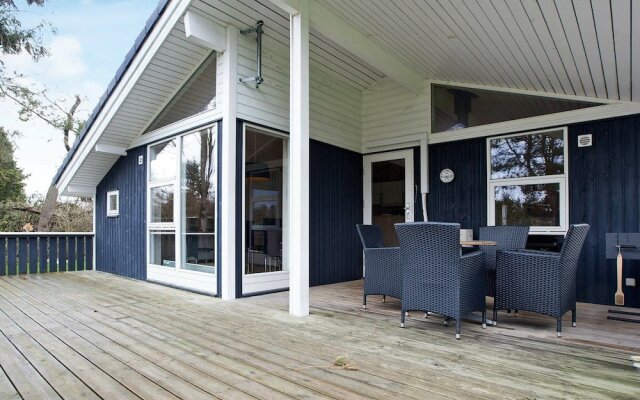 Rustic Holiday Home in Hovedstaden Near the Sea
