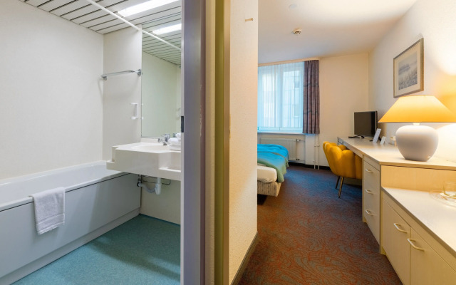 Hessenland Hotel by Stay Awesome