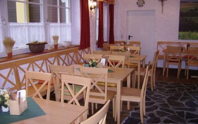 Gästehaus Hotel Pension & Heuriger Gmoana