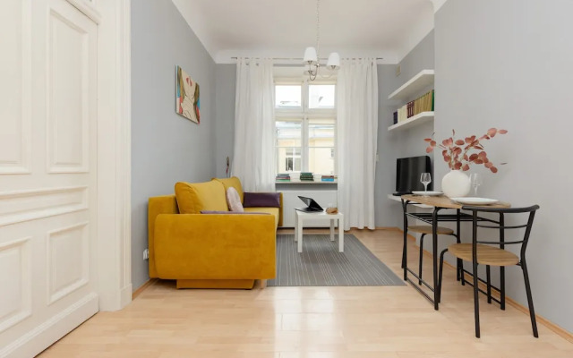 Sunny Studio Lwowska by Renters