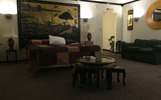 Wildwood Inn Tropical Dome & Theme Suites