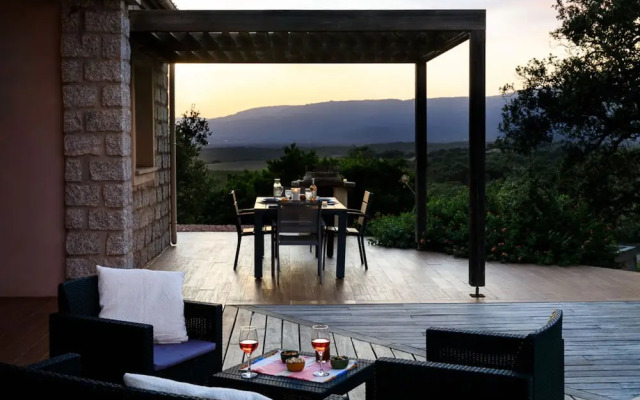 Villa Amelie With 2 Bedrooms and 2 Bathrooms