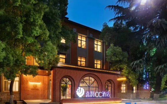 Magpie CC Hotel