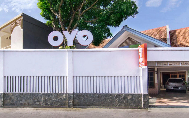 Super OYO 890 Dewi Fortuna Guest House