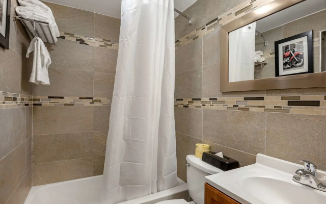 Downtown Hollywood Gardens Inn & Suites
