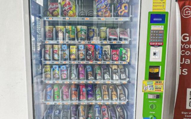 Serdang, Near Mrt & Apu & Pavilion BJ, 1-6Pax