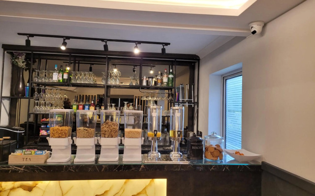 The Gatwick White House Hotel