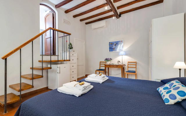 Rome as you feel - Piazza dei Satiri