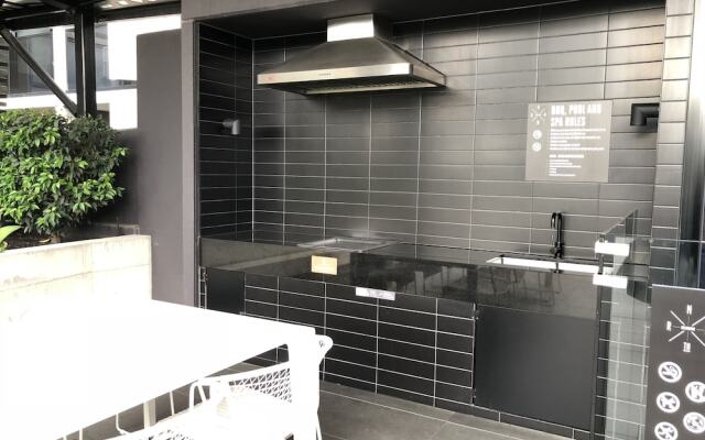 Level 8 Marvelous Apartment with pool access