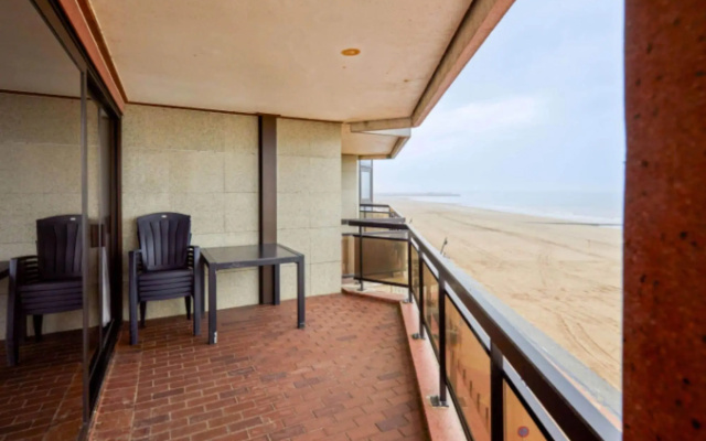 Beachfront apartment in Blankenberge with balcony