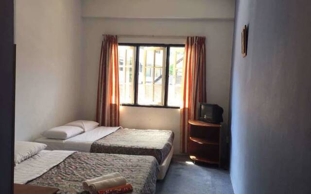 Pines and Roses Hotel