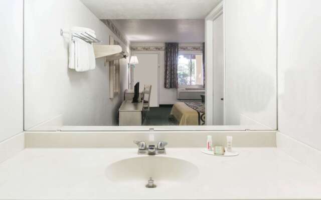 Super 8 by Wyndham Cottonwood