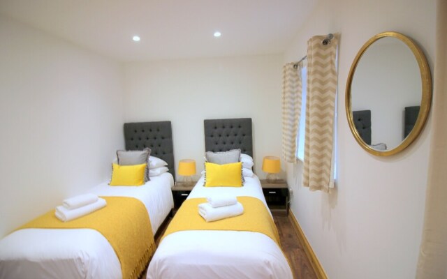 Saint Luke's Apartments (Peymans)