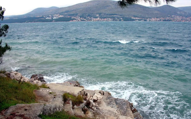 Seaside apartments with a swimming pool Okrug Donji, Ciovo - 8664