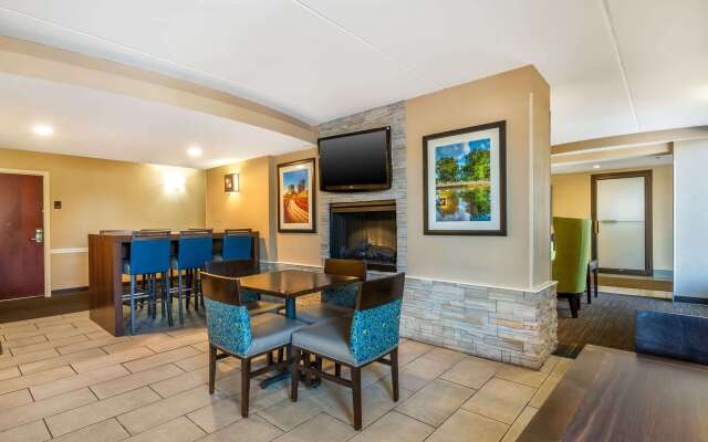 Comfort Inn & Suites East Hartford - Hartford