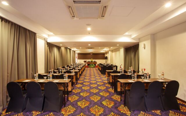 Atrium Premiere Hotel