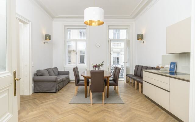 Senator Suite Stephansplatz by Welcome2Vienna