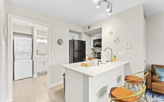 Comfy Studio Close to Downtown and Domain