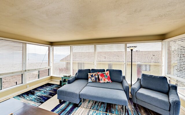 Hilltop Designer - 2 Br Home