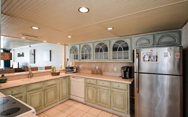 2082 Shoreline Condo