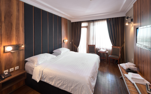 Royal Hotel