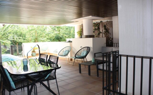 Private Pool Apartment Near Beach