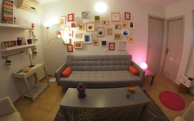 Psirri Artistic Rooftop Apartment with Acropolis View