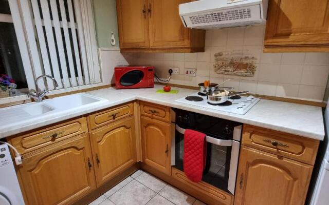 PREMIER - Whifflet Apartment