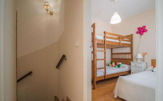 Nice Home see French Title