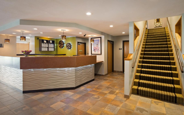 White Pines Inn & Suites