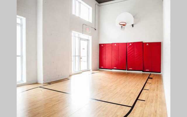 Pinnacle Suites - Trendy 2-Story Loft offered by Short Term Stays