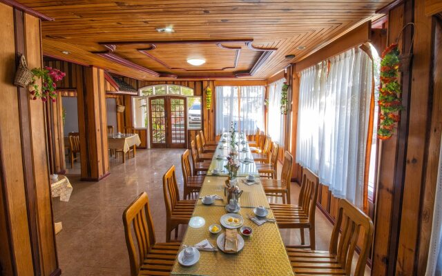 Honey Pine Hotel