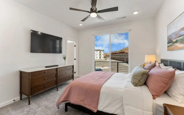 Sand Cove Retreat 5 Bedroom Townhouse