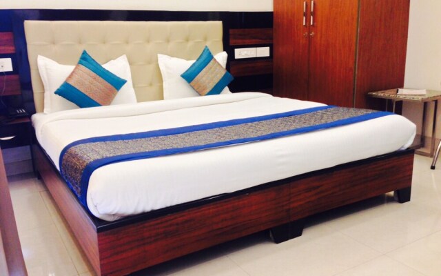 Hotel Sai Village Cyber Park