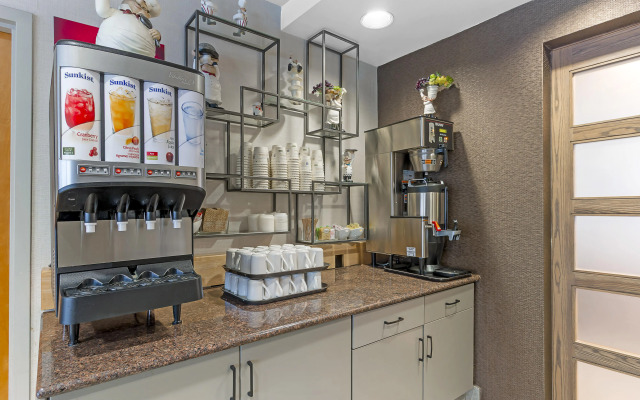 Best Western Plus Pembina Inn & Suites