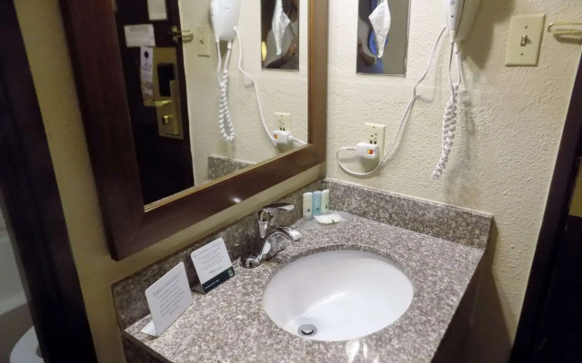 Quality Inn DFW Airport North