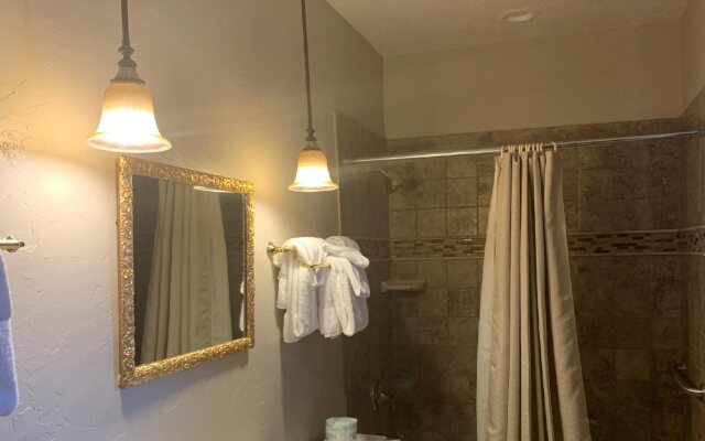 Riverside Hot Springs Inn & Spa - Adults Only