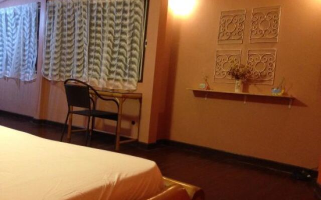 Yellow house(Furtune Inn)