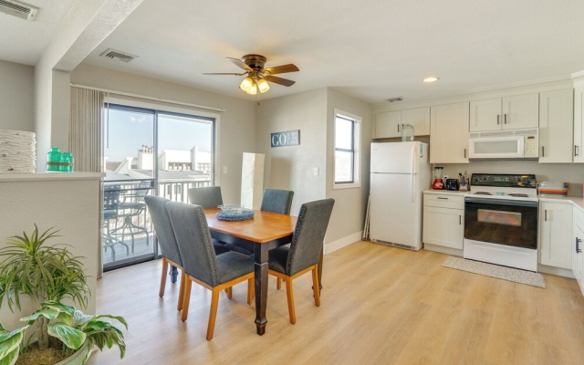 Charming Condo w/ Pool Access in Osage Beach!