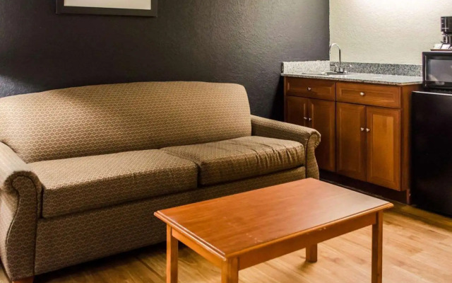 Days Inn by Wyndham Eglin AFB