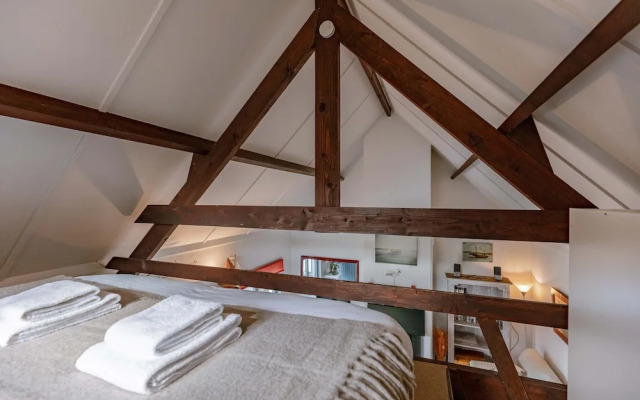 Cosy Bungalow Near the sea With car Bike Parking