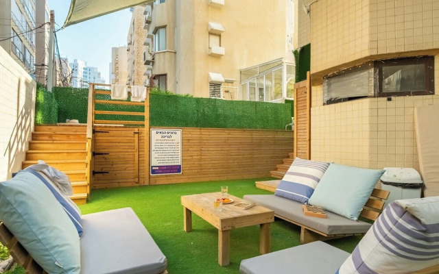 Netanya Beach Pool Studio by Sea N' Rent