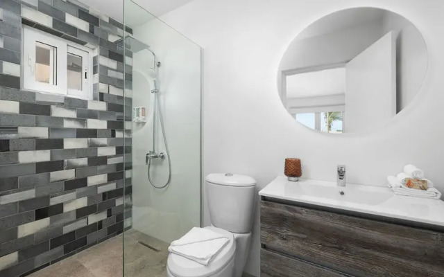 Brand NEW Private Pool King Beds Palmbeach