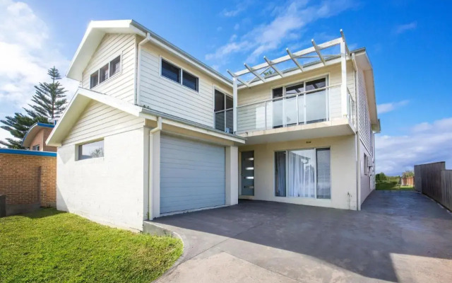 Watermans - Pet Friendly - 1 Min Walk to Beach