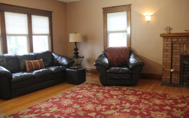 Eastwood Tourist Lodge