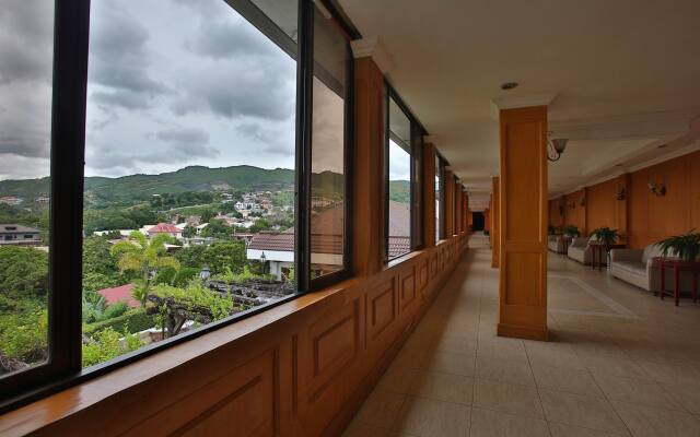 Crown Regency Residences Cebu Hotel
