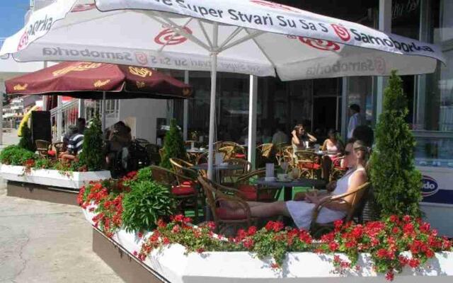 Holiday Home Square Loza