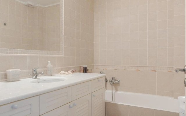 Beachfront Modern Apartment