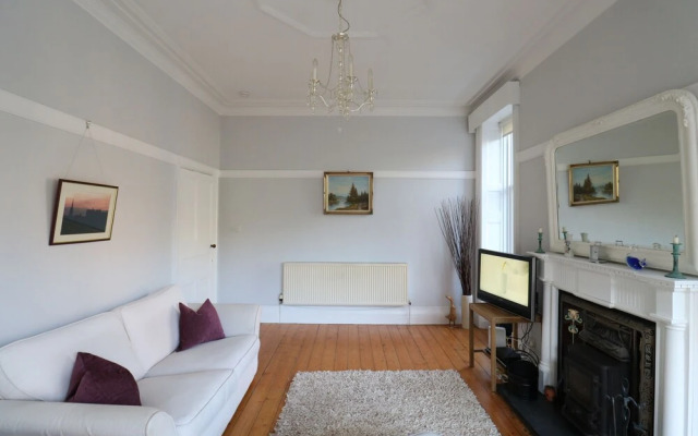 Period Deco flat in west end